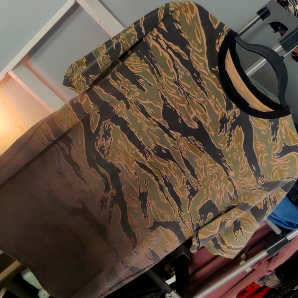 Black Scale tiger camo t shirt M